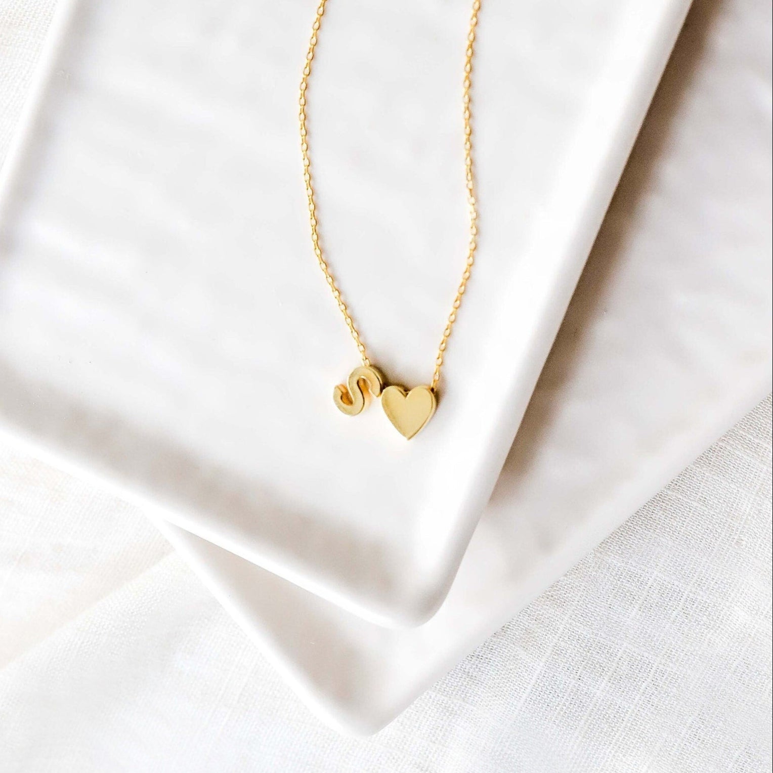 Lettre du Cœur – Collier Personnalisé avec Initiale