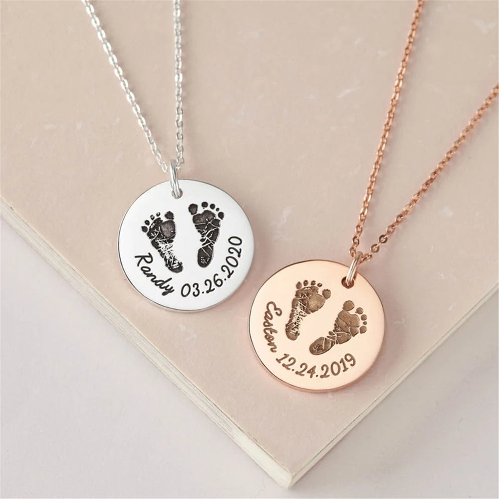 Petits Pas – Collier Personnalisé avec Empreintes